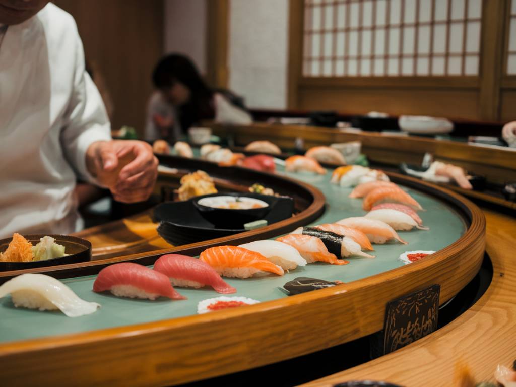 L’histoire et l’évolution des sushis : des origines à la cuisine moderne